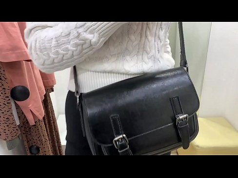 ❤️ Masturbarea în public a tinerei târfe FeralBerry cu un dildo în cabina de probă ❌  at us ro.mrvideospornogratis.ru ❤